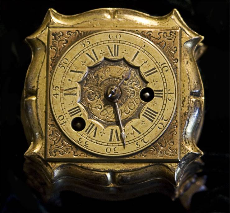 Gold Clock Old
